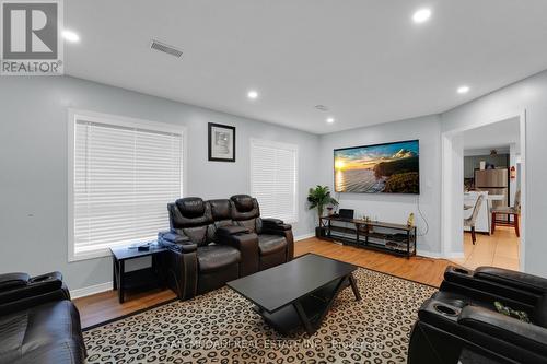 90 Tisdale Street S, Hamilton, ON - Indoor Photo Showing Living Room