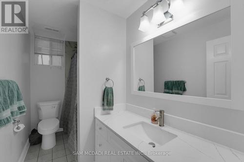90 Tisdale Street S, Hamilton, ON - Indoor Photo Showing Bathroom