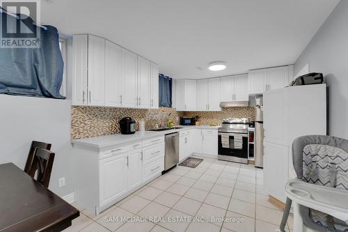 90 Tisdale Street S, Hamilton, ON - Indoor Photo Showing Kitchen