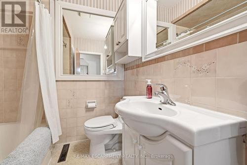 192 Ewen Road, Hamilton, ON - Indoor Photo Showing Bathroom