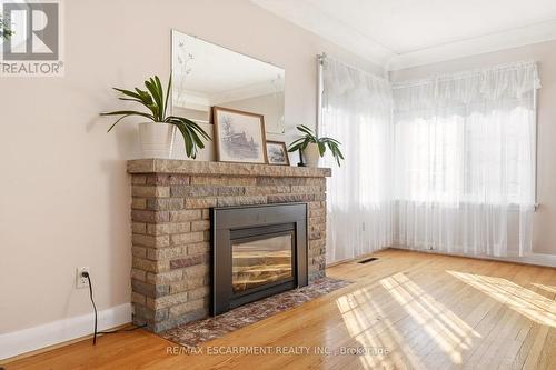 192 Ewen Road, Hamilton, ON - Indoor Photo Showing Living Room With Fireplace