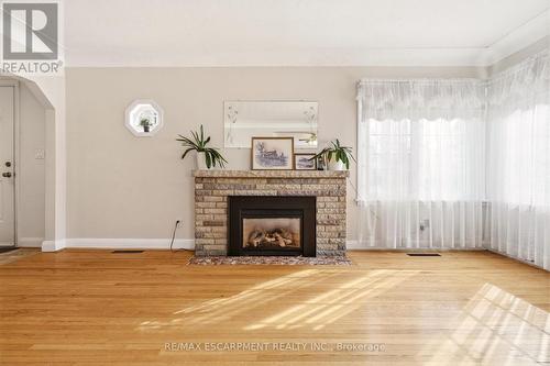 192 Ewen Road, Hamilton, ON - Indoor Photo Showing Living Room With Fireplace