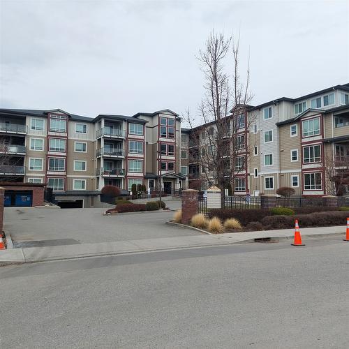 122-850 Saucier Avenue  Kelowna, BC V1Y 6A3