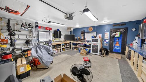 2617 3Rd Street, Cranbrook, BC - Indoor Photo Showing Garage