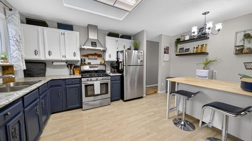 2617 3Rd Street, Cranbrook, BC - Indoor Photo Showing Kitchen With Double Sink