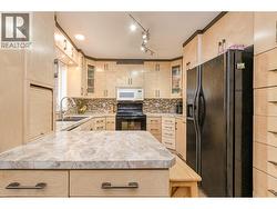 Beautiful custom kitchen - 