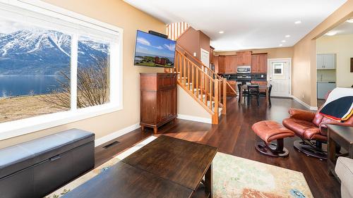 13484 & 13486 Lakeshore Drive, Boswell, BC - Indoor