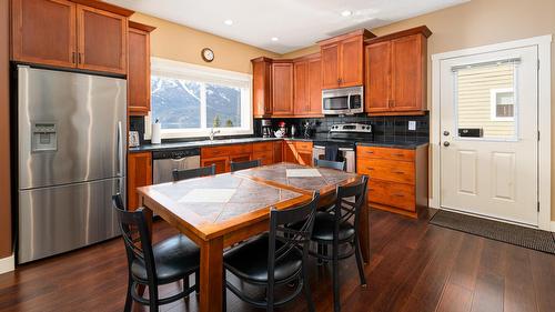13484 & 13486 Lakeshore Drive, Boswell, BC - Indoor Photo Showing Kitchen