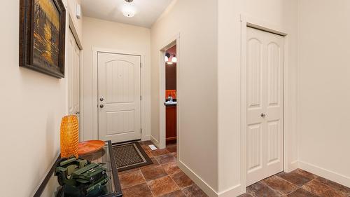 13484 & 13486 Lakeshore Drive, Boswell, BC - Indoor Photo Showing Other Room