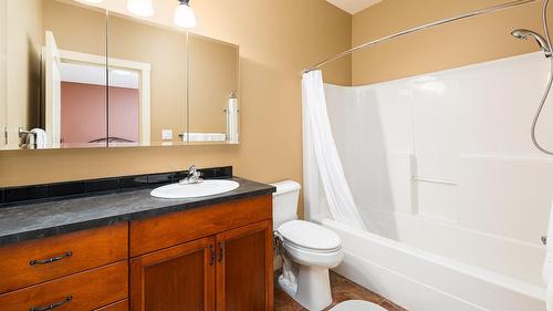 13484 & 13486 Lakeshore Drive, Boswell, BC - Indoor Photo Showing Bathroom