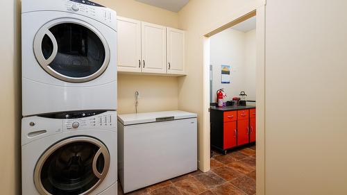 13484 & 13486 Lakeshore Drive, Boswell, BC - Indoor Photo Showing Laundry Room