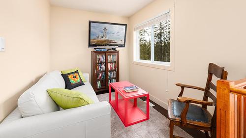 13484 & 13486 Lakeshore Drive, Boswell, BC - Indoor