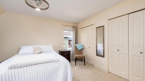 13484 & 13486 Lakeshore Drive, Boswell, BC - Indoor Photo Showing Bedroom