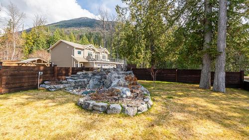 13484 & 13486 Lakeshore Drive, Boswell, BC - Outdoor