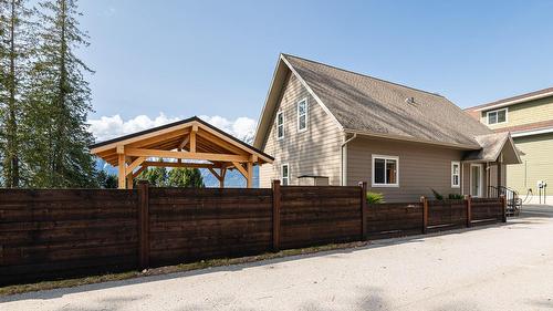 13484 & 13486 Lakeshore Drive, Boswell, BC - Outdoor