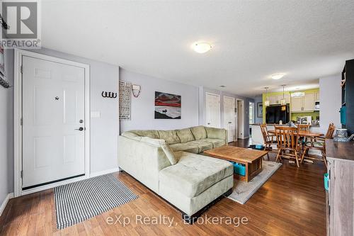 87 - 35 Mountford Drive, Guelph (Grange Road), ON - Indoor Photo Showing Living Room