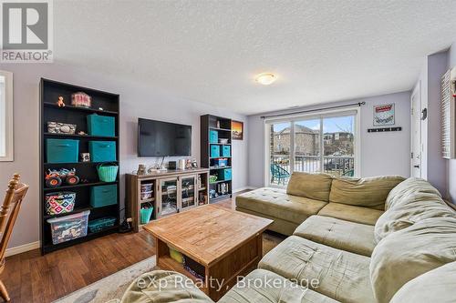 87 - 35 Mountford Drive, Guelph (Grange Road), ON - Indoor Photo Showing Living Room