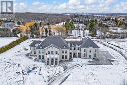 15 EDEN VALE DRIVE King, ON L7B 1L8