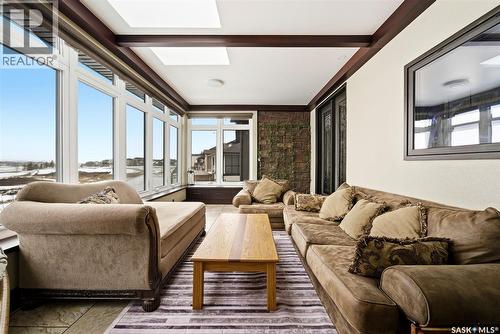 7502 Lilac Place, Regina, SK - Indoor Photo Showing Living Room