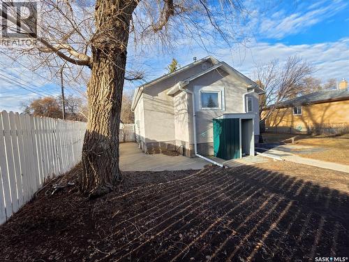 1428 Winnie Street, Swift Current, SK - Outdoor