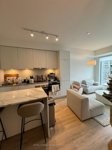 820-158 Front Street E, Toronto, ON - Indoor