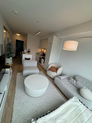 820-158 Front Street E, Toronto, ON - Indoor Photo Showing Living Room