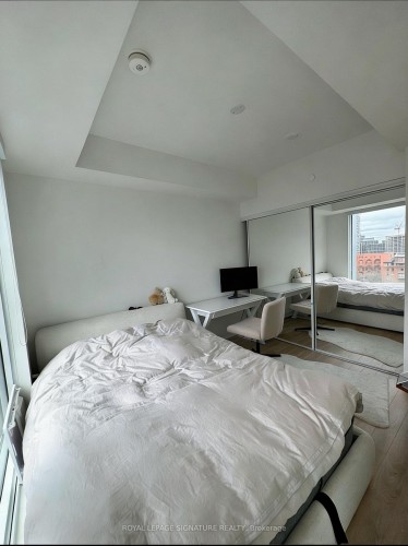 820-158 Front Street E, Toronto, ON - Indoor Photo Showing Bedroom