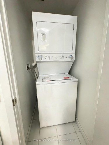 820-158 Front Street E, Toronto, ON - Indoor Photo Showing Laundry Room