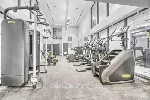820-158 Front Street E, Toronto, ON - Indoor Photo Showing Gym Room