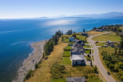 290 Connemara Rd, Comox, BC 