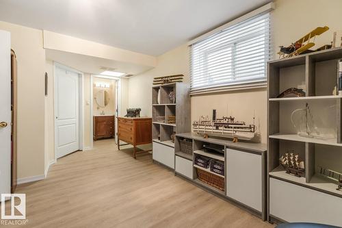 454 Ormsby Rd W Nw, Edmonton, AB - Indoor