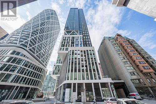 606 - 238 SIMCOE STREET  Toronto, ON M5T 3B9