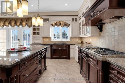 11 Beauvista Court, Vaughan, ON - Indoor Photo Showing Kitchen With Upgraded Kitchen