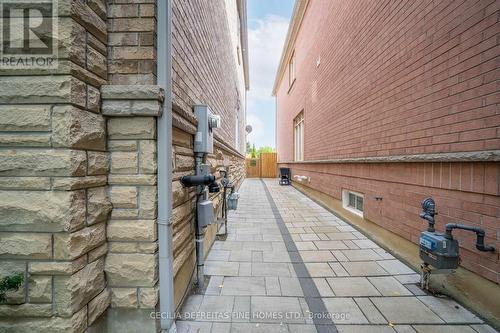 11 Beauvista Court, Vaughan, ON - 