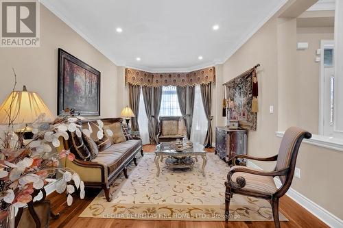 11 Beauvista Court, Vaughan, ON - Indoor Photo Showing Living Room