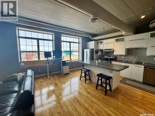 301 12 23Rd Street E, Saskatoon, SK - Indoor Photo Showing Kitchen