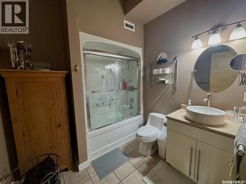 301 12 23Rd Street E, Saskatoon, SK - Indoor Photo Showing Bathroom