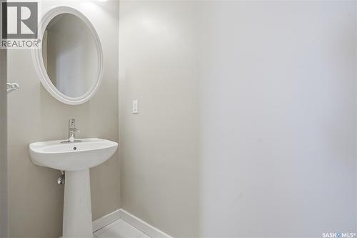 301 12 23Rd Street E, Saskatoon, SK - Indoor Photo Showing Bathroom