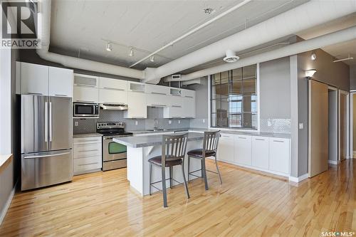 301 12 23Rd Street E, Saskatoon, SK - Indoor Photo Showing Kitchen With Stainless Steel Kitchen