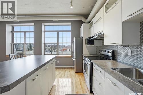 301 12 23Rd Street E, Saskatoon, SK - Indoor Photo Showing Kitchen