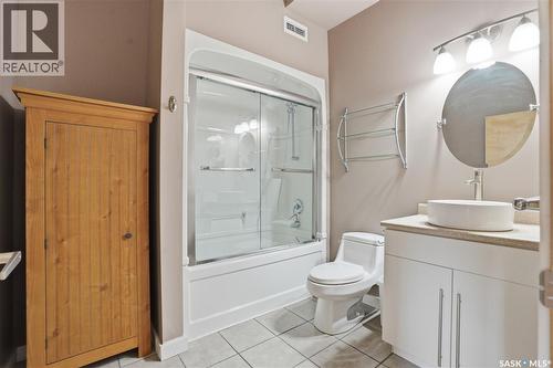 301 12 23Rd Street E, Saskatoon, SK - Indoor Photo Showing Bathroom