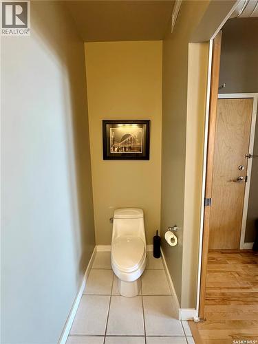 301 12 23Rd Street E, Saskatoon, SK - Indoor Photo Showing Bathroom