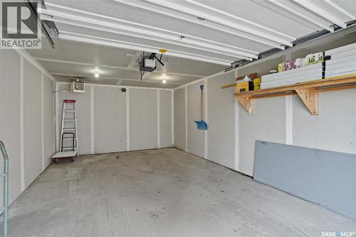 301 12 23Rd Street E, Saskatoon, SK - Indoor Photo Showing Garage