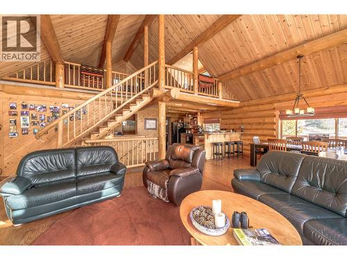 7540 Mccarthy Road, Bridge Lake, BC - Indoor Photo Showing Living Room