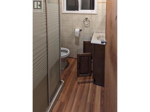 5513 Prosh Frontage Road, Sicamous, BC - Indoor Photo Showing Bathroom