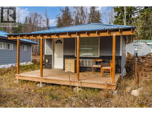 5513 Prosh Frontage Road, Sicamous, BC - Outdoor