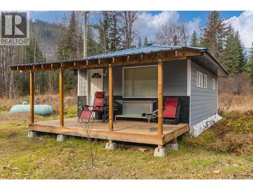 5513 Prosh Frontage Road, Sicamous, BC - Outdoor