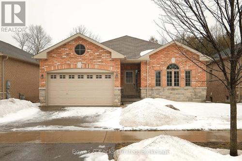 147 SPRINGDALE DRIVE  Kawartha Lakes (Lindsay), ON K9V 0N1