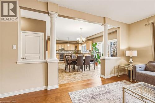 120 Valiant Circle, Hamilton, ON - Indoor Photo Showing Living Room
