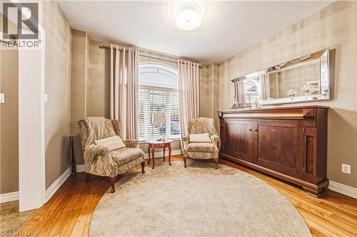Living area with light wood-style flooring and a textured ceiling - 120 Valiant Circle, Hamilton, ON - Indoor
